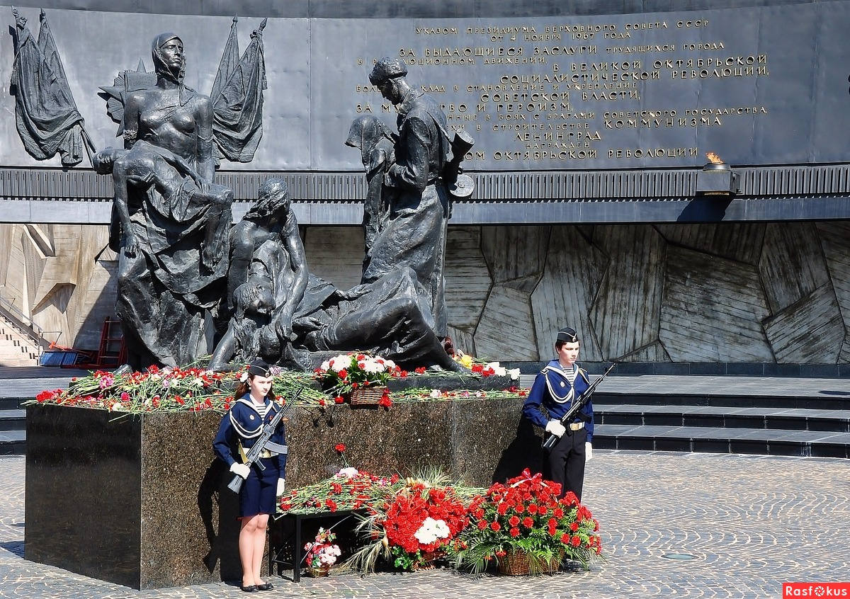 Моумент героическим защитникам лени. Памятник победы в санкт петербурге. Памятник победы в санкт петербурге. Монумент защитникам ленинграда на площади победы. Аникушин монумент героическим защитникам ленинграда.