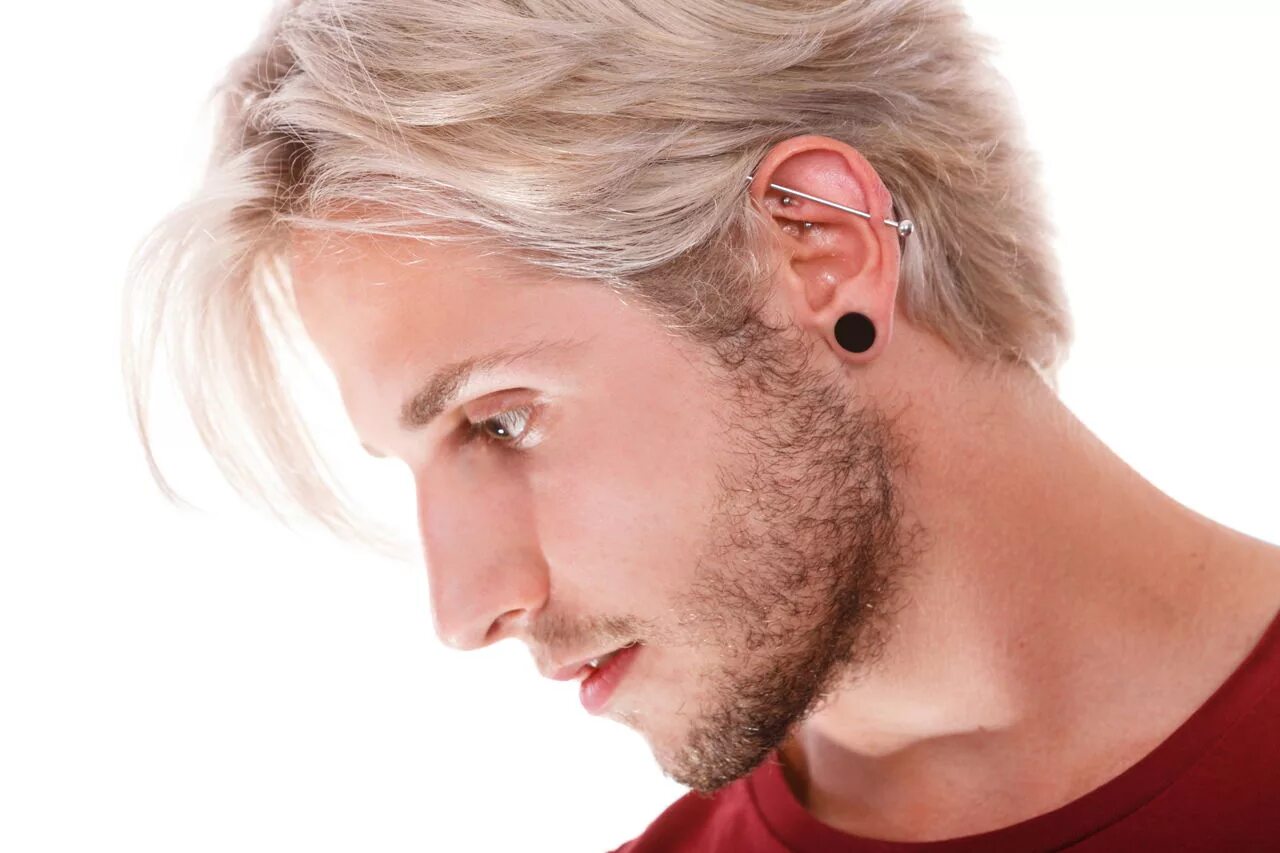 Что значат проколотые уши у мужчины