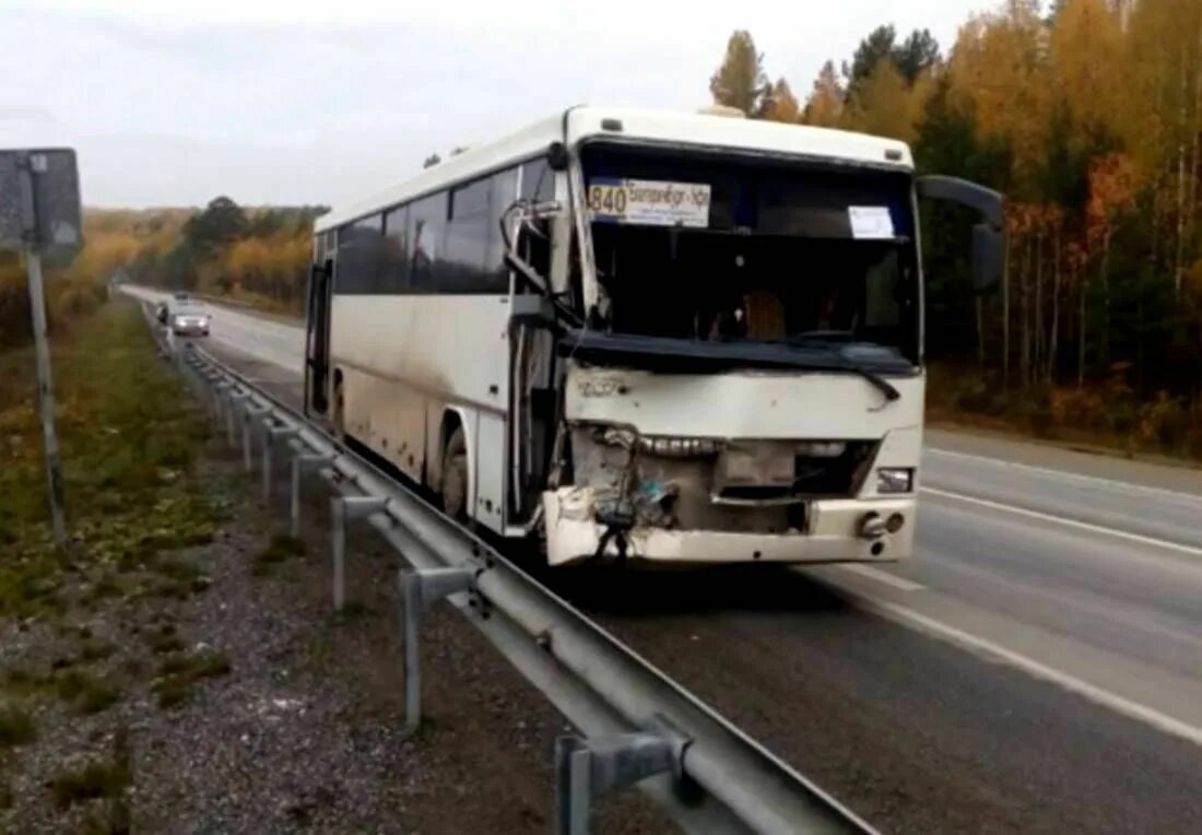 Пермь качканар автобус. Автобус НЕФАЗ Красноуфимск. Автовокзал Красноуфимск. Автобус Пермь Екатеринбург. ДТП автобус Екатеринбург.