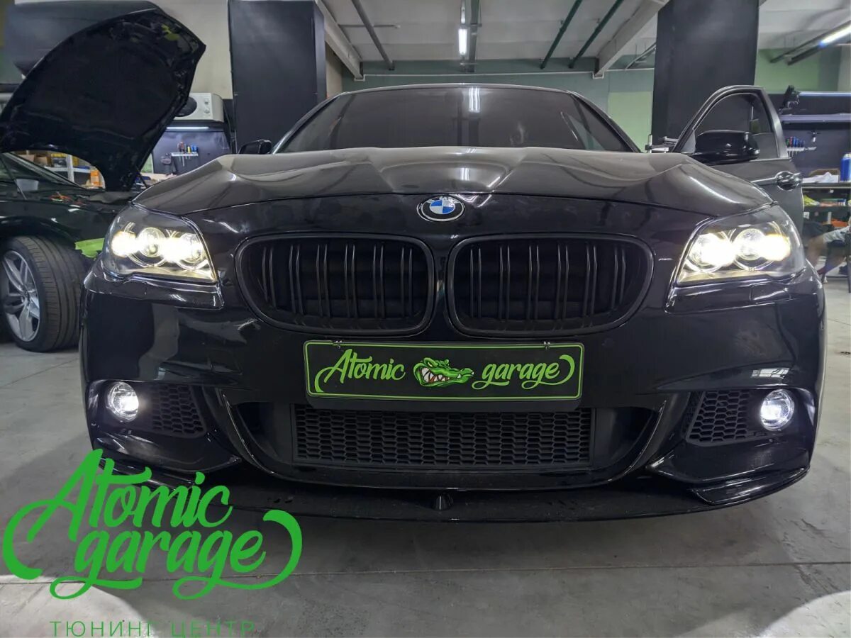 Bi led bmw. Линзы БМВ f10. F10 BMW линзы. BMW f10 линзы bi. Bi led фар BMW f01.