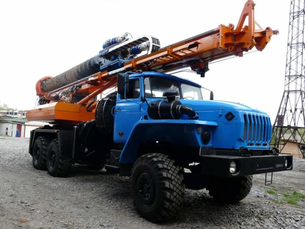 Бурильная шнековая машина мбш-818. Стройдормаш мбш-812. Бурильная шнековая машина мбш-818. Урал мбш-812. Буровая машина мбш-812.