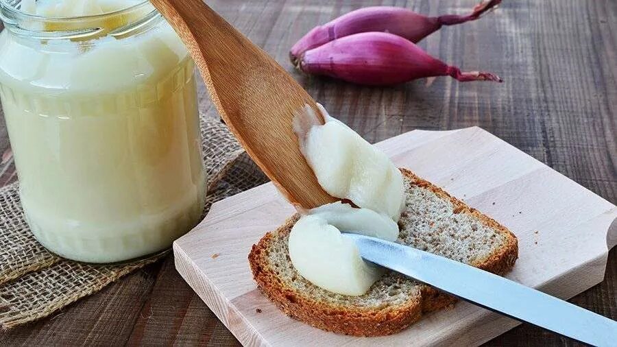 Что можно приготовить из жиров. Жиры и масла. Масло сливочное и подсолнечное. Украинский жир. Что можно приготовить из жиров.