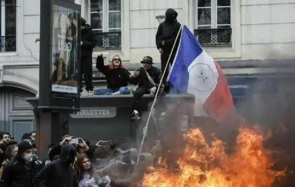 Новости 29 2023. Протесты во Франции 2023. Протесты во Франции. Ситуация во Франции протесты. Забастовки во Франции.