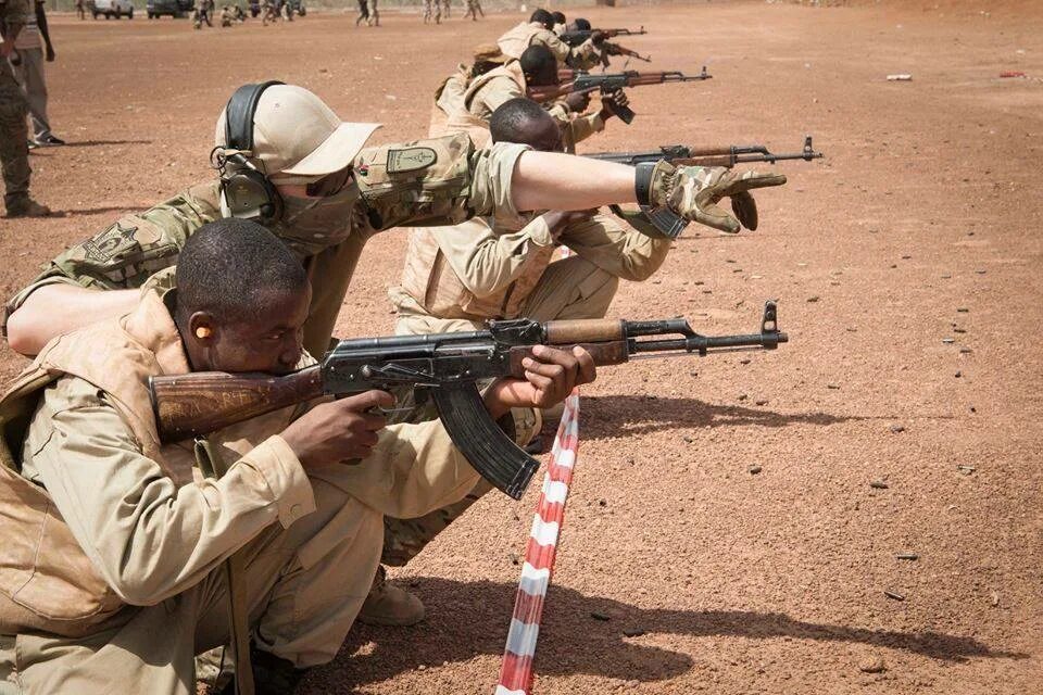 Армия Буркина Фасо. Солдаты Буркина Фасо. Вооружение Буркина Фасо. Командировка в африку