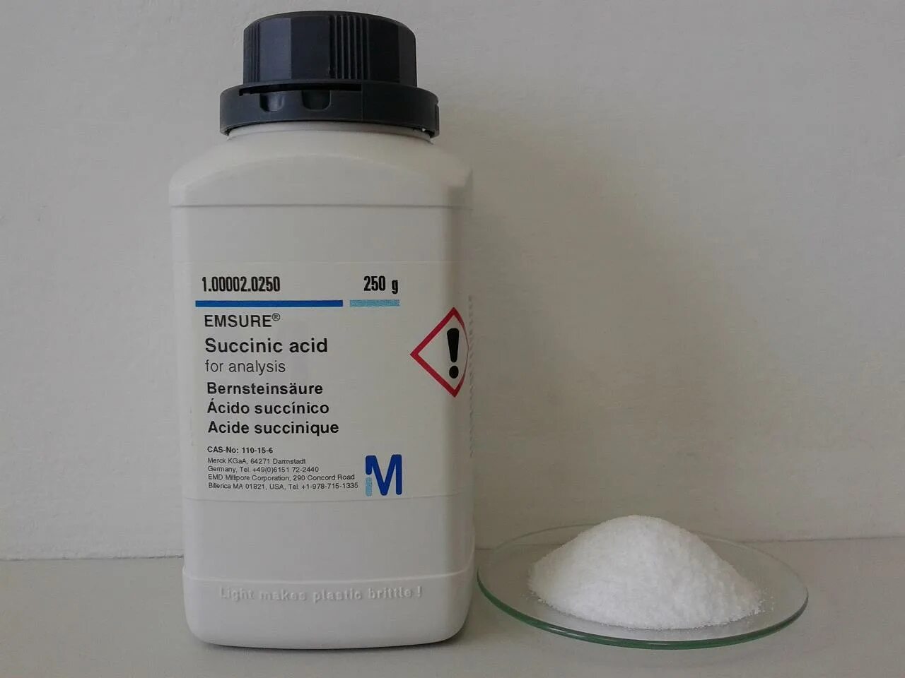 Succinic acid. Кетоглутаровая кислота формула. Лимонен структурная формула. Молекула лимонной кислоты. Оксоглутаровая кислота формула.