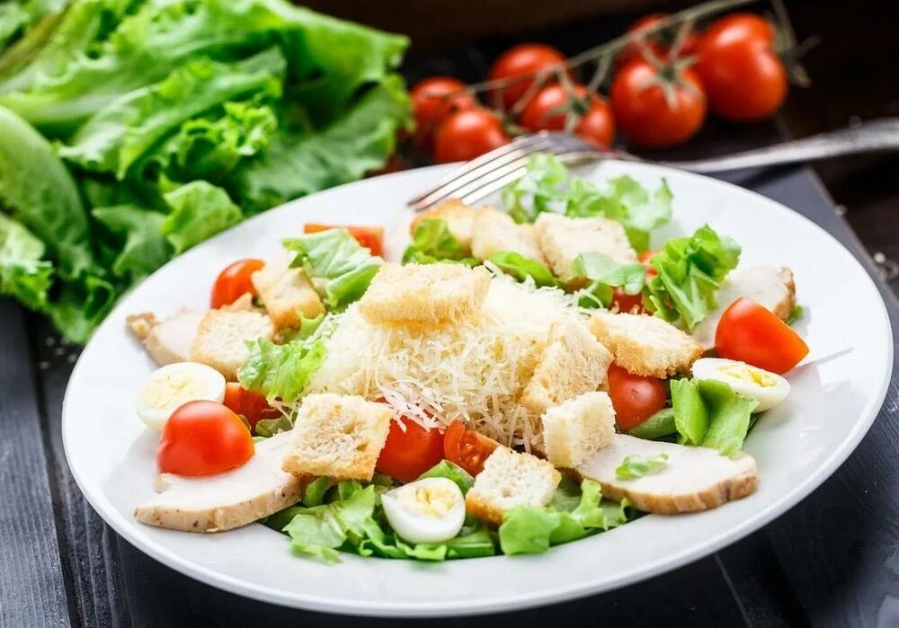 Салат Цезарь с курицей 200 гр.. Цезарь классический Цезарь классический. Оливье Цезарь. Cәләт Цезарь классический