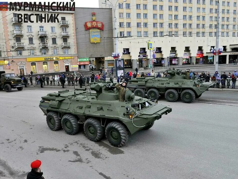 Техники в мурманске. Камаз машина 2022. Вакуумный погрузчик centurion ln1012. Кольская верфь новатэк. Репетиция парада мурманск.