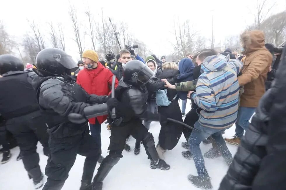 Несанкционированный протест. Митинг зимой. несанкционированный митинг.