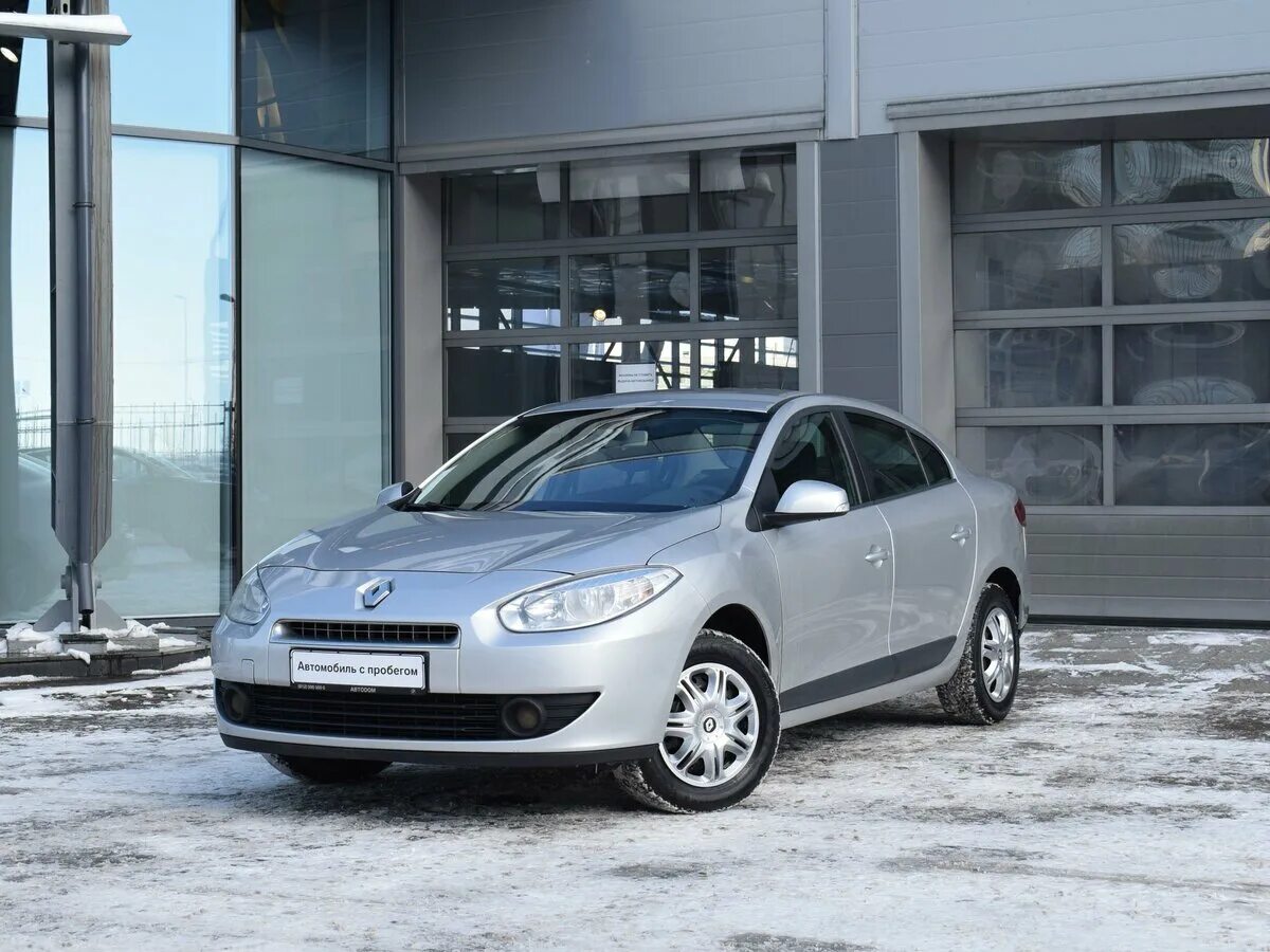 Renault Fluence 2011. Renault Fluence серый. Renault 2011 седан. Рено Флюенс 2014 серебристый.