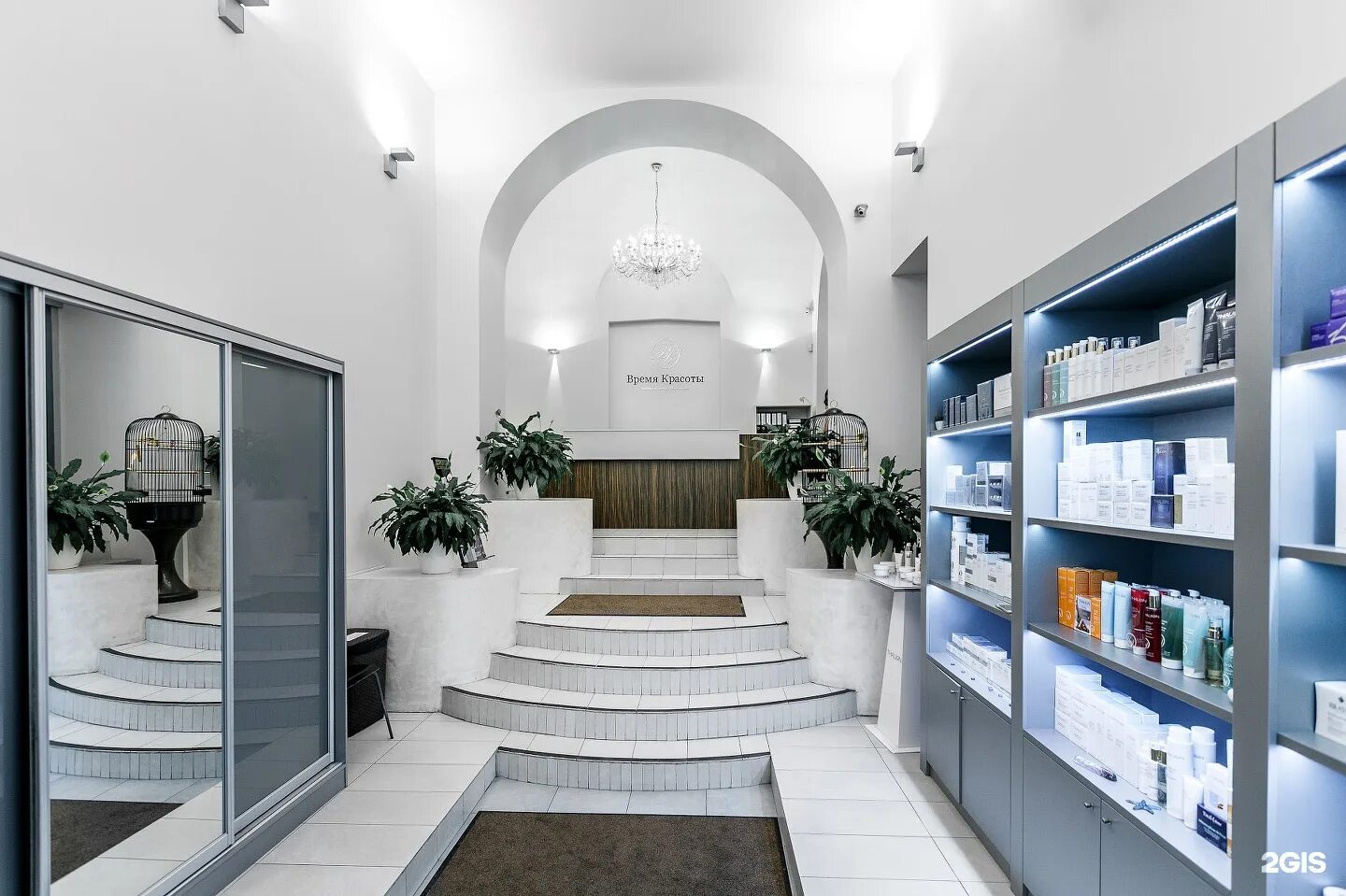 Салон красоты времена года екатеринбург. Парикмахерская лавсония. Киевская 123 время красоты. Время красоты. Логотип клиники время красоты.