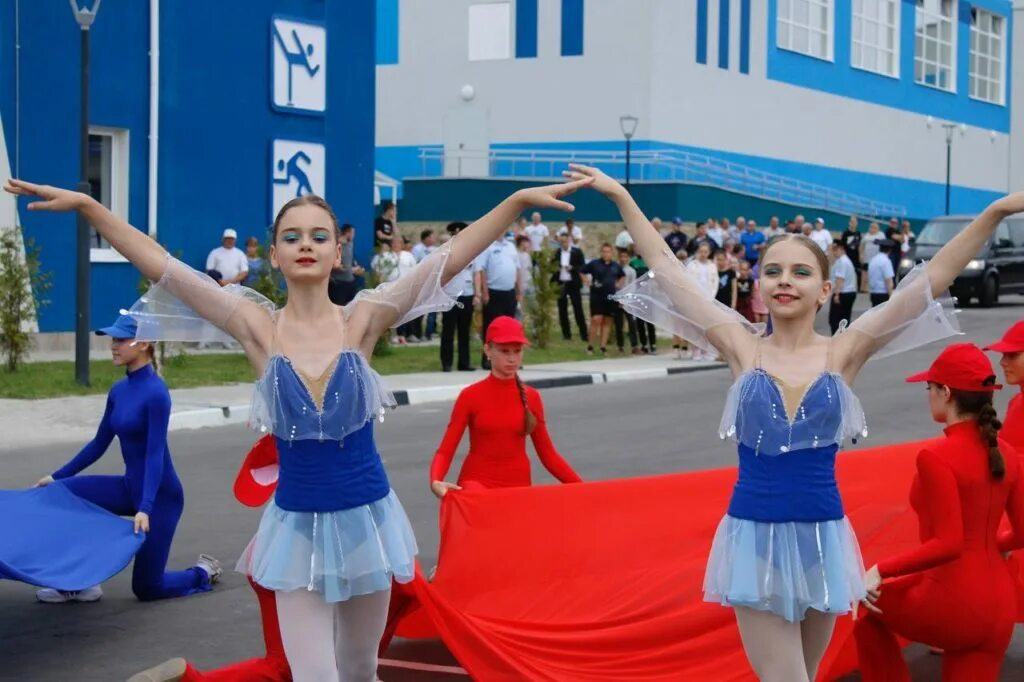 Город Дятьково Брянская область. Достопримечательности города Дятьково. Открытие ледового дворца в Дятьково. Ледлаый дворец дять. Ледовый дворец дятьково