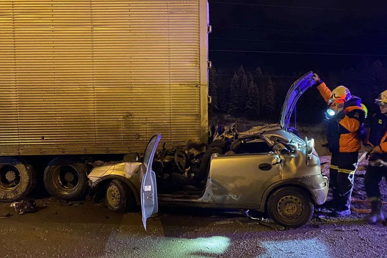 Смертельное дтп в екатеринбурге. Дтп трасса пермь екатеринбург. Смертельное дтп в екатеринбурге. Дтп на трассе пермь сегодня. Авария чайковский кукуштан.