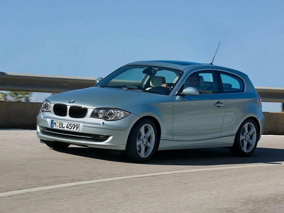 Бмв 1 е81. Бмв 116 е81. bmw 1 series e81. bmw e81 2010. bmw e81 120i.
