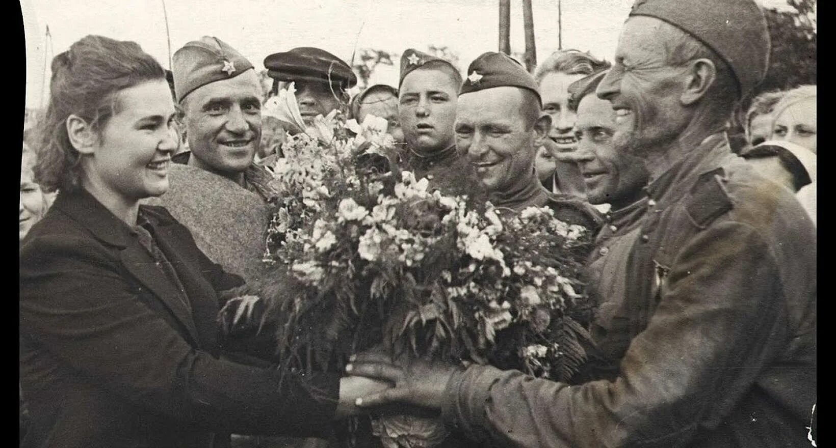 Военные фотографии победа. Кадры Победы 1945. 1945 Победа в Великой Отечественной войне. Встреча Победы 1945. Встреча героев Победы 1945.