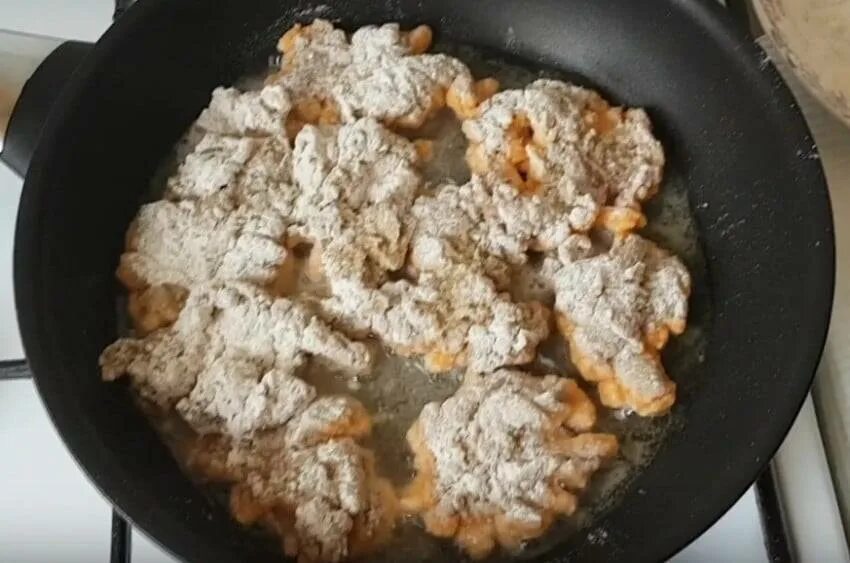 Икра сазана на сковороде. Икра сазана. Икра сазана. Как вкусно пожарить икру сазана. Икра сазана.