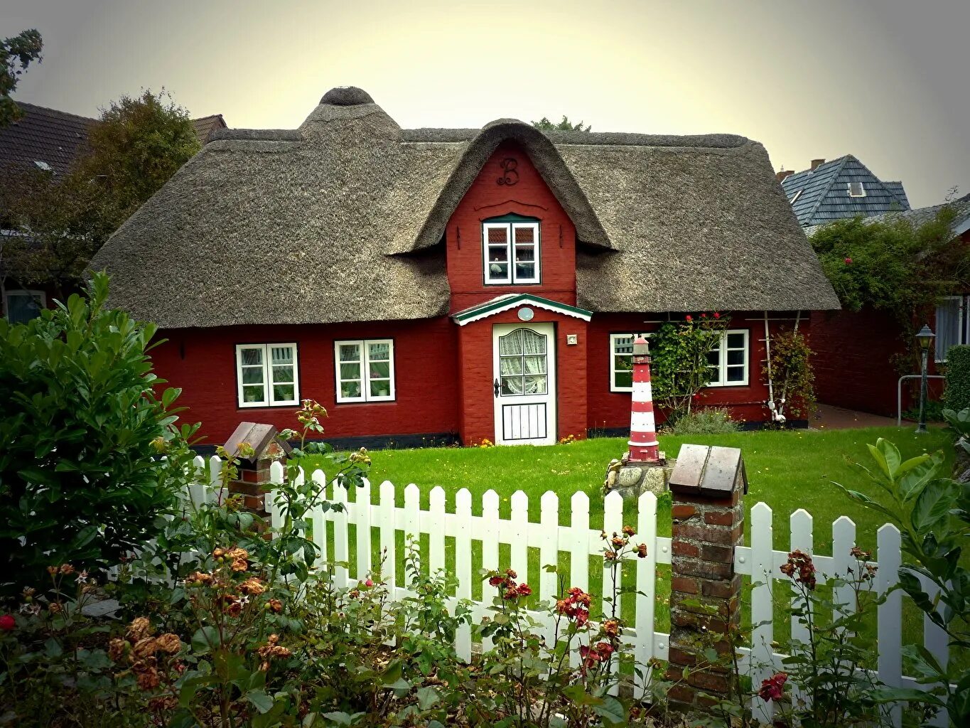 Деревня Торхильд Канада. Хаттфьелльдал Норвегия избушка. Деревенский домик. Красивый деревенский домик.