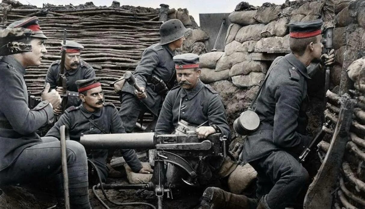 Следствием второй мировой войны стало. Солдаты первой мировой немцы в окопах. Русские солдаты в окопах первой мировой.