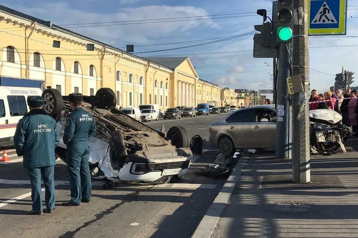 Что творится в питере. Авария на Обводном канале СПБ. ДТП на Обводном канале вчера.