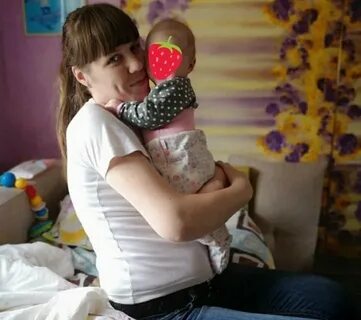 Закрывают лицо ребенка смайликом
