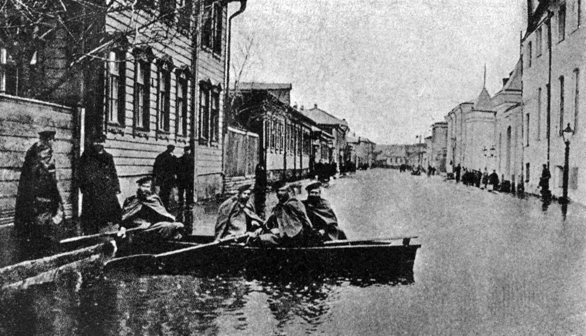 1908 год в истории. Наводнение 1908 г в москве. наводнение в замоскворечье в 1908 году. наводнение 1908 года в москве пятницкая улица. наводнение 1908 пятницкая улица.