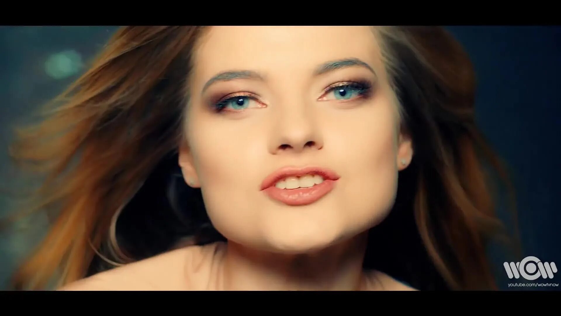 Мария качанова. Лирика солистка. Маша из клипа лирика. Маша сектор газа лирика. Клип сигарета мелькает во тьме.