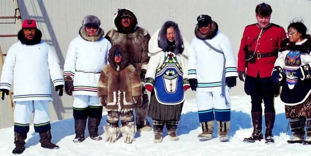 Инуиты Нунавут. Нунавут Эскимосы. Провинция Нунавут Канада. Нунавут Канада население. Иннуиты какой народ