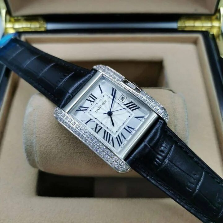 Копии картье. Часы cartier tank. часы картье танк женские. часы cartier реплика. часы в стиле cartier tank.