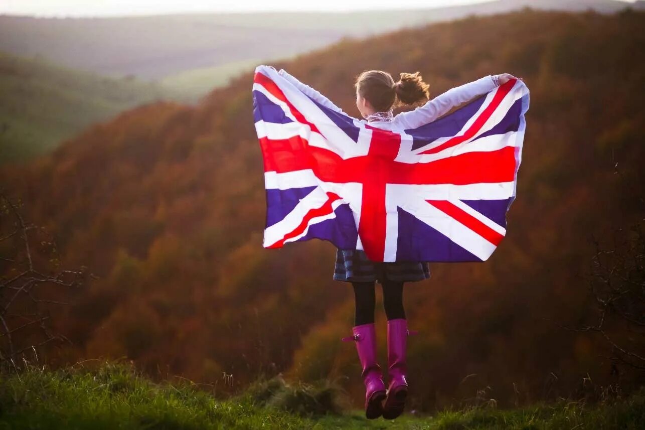 Великобритания Юнион Джек. Британский флаг. Человек с британским флагом. Девушка с британским флагом.