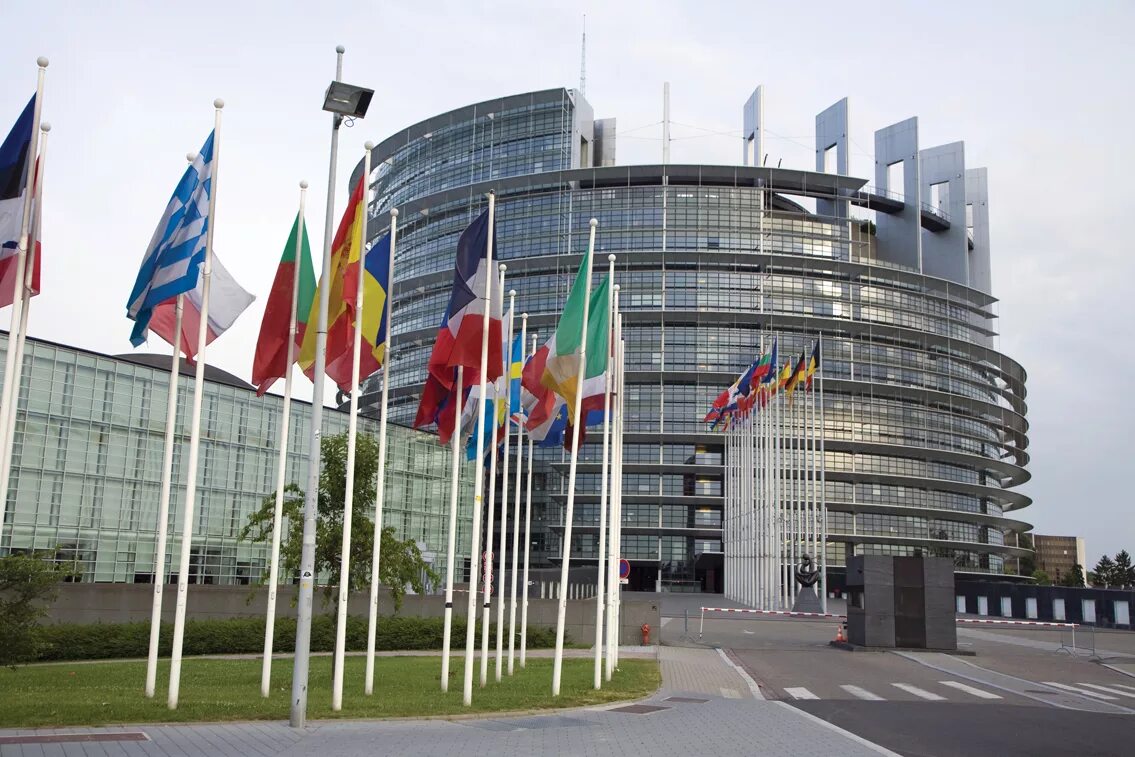 Европейский парламент Страсбург. Европейский Союз штаб квартира в Брюсселе. Брюссель парламент. Здание парламента ЕС В Брюсселе.