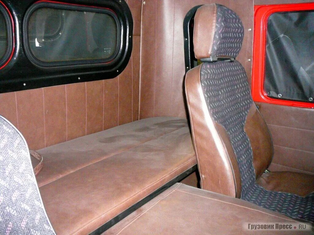 Уаз головастик 39095. Уаз со спальником. Уаз со спальником. Уаз 39095 бортовой. Уаз 3303 со спальником.