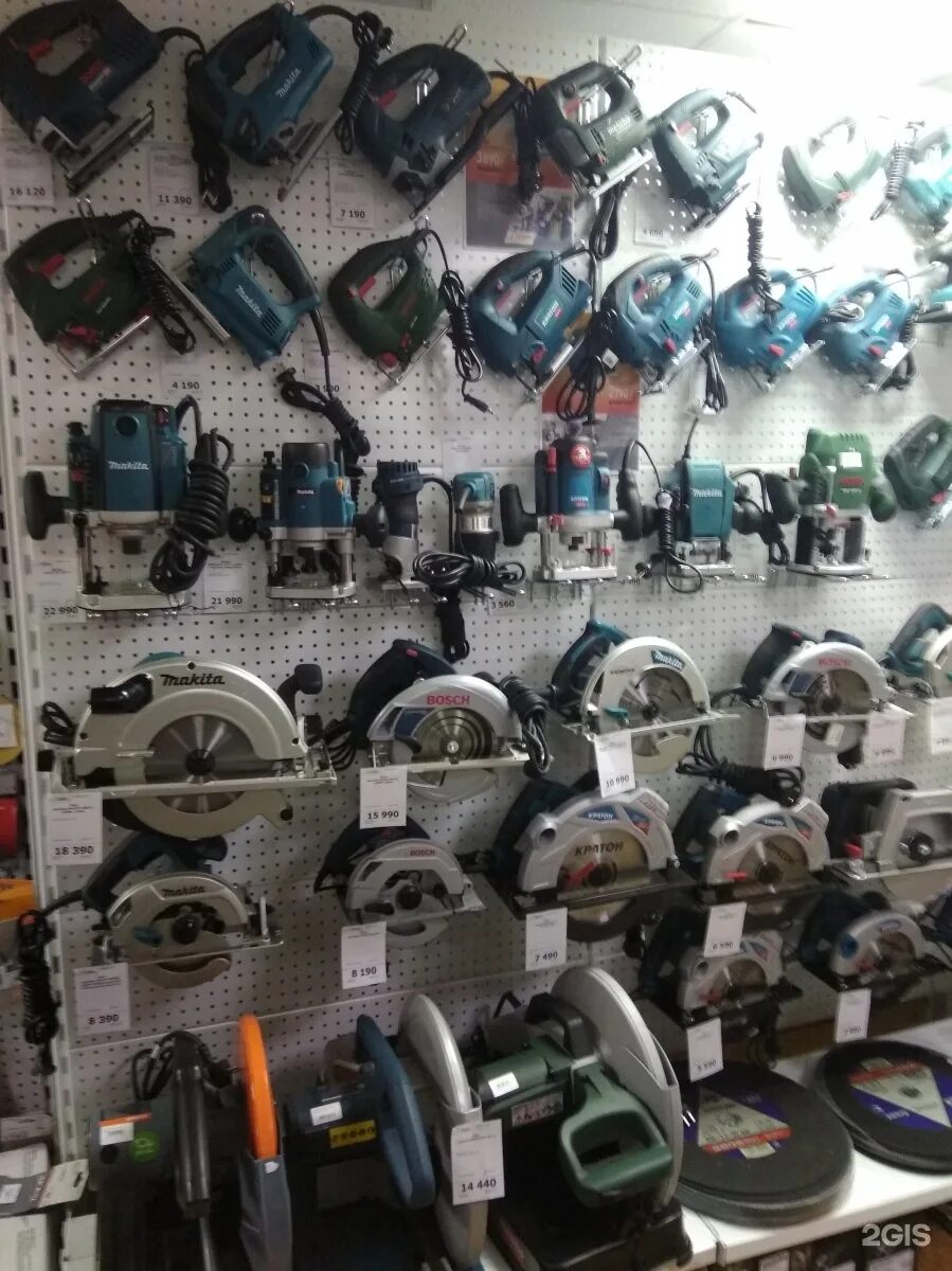 инструмент г киров. магазин инструментов фирма. инструмент г киров. магазин молоток. электроинструмент витрина.