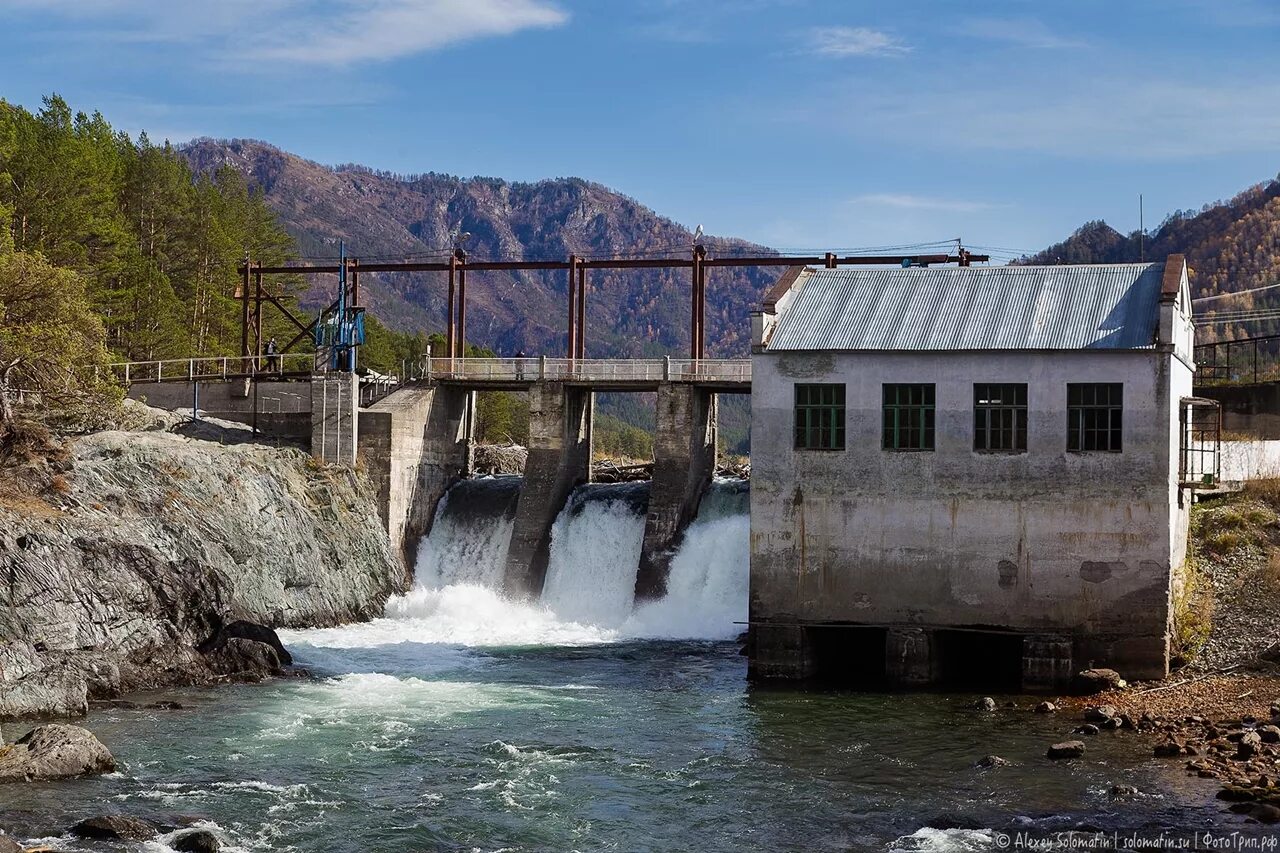 Волковское водохранилище каменск-уральский. Историко природный комплекс пороги сатка. Плотина на реке водохранилище. Река возле плотины 4. Плотина урсалабаш.