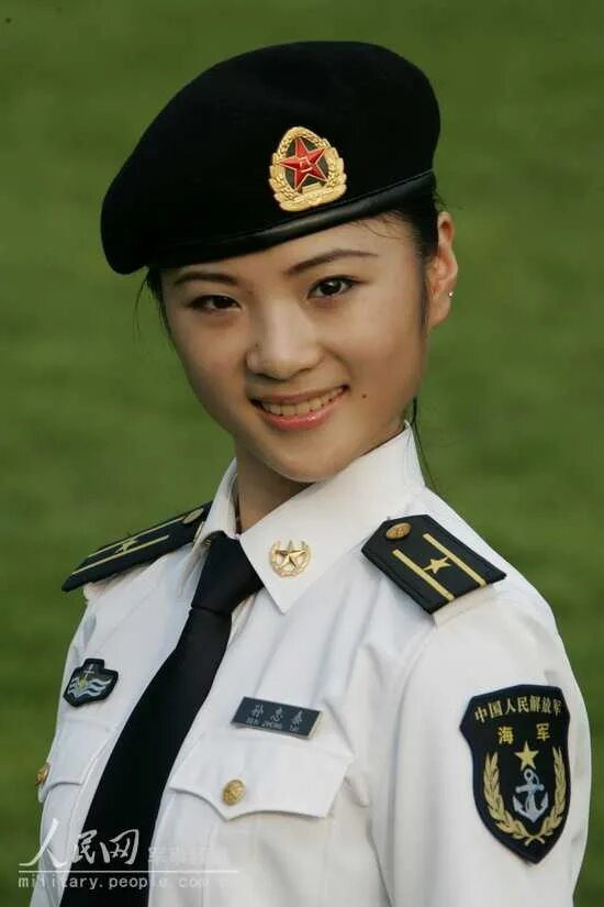 Китайский берет. Китайская Военная форма. Китаянки в военной форме. Китайская женская Военная форма. Китайская парадная форма.