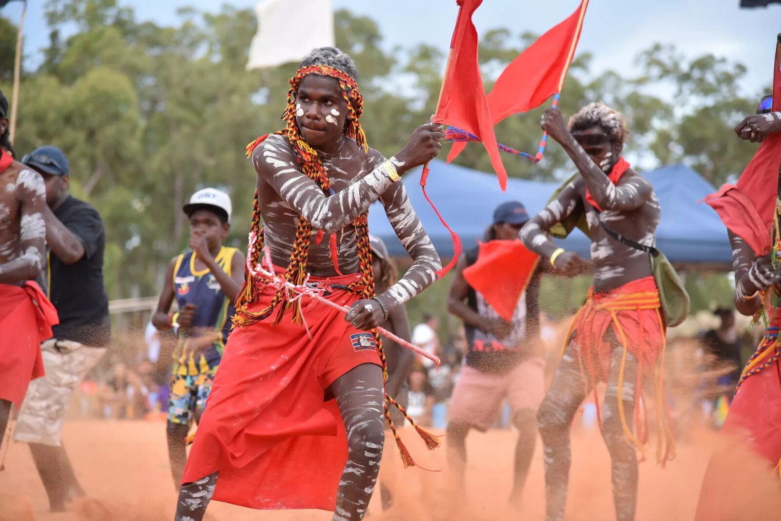 Быт и традиции австралии. Аборигены Австралии Garma Festival. Фестиваль Гарма в Австралии. Культура аборигенов Австралии. Австралия люди.