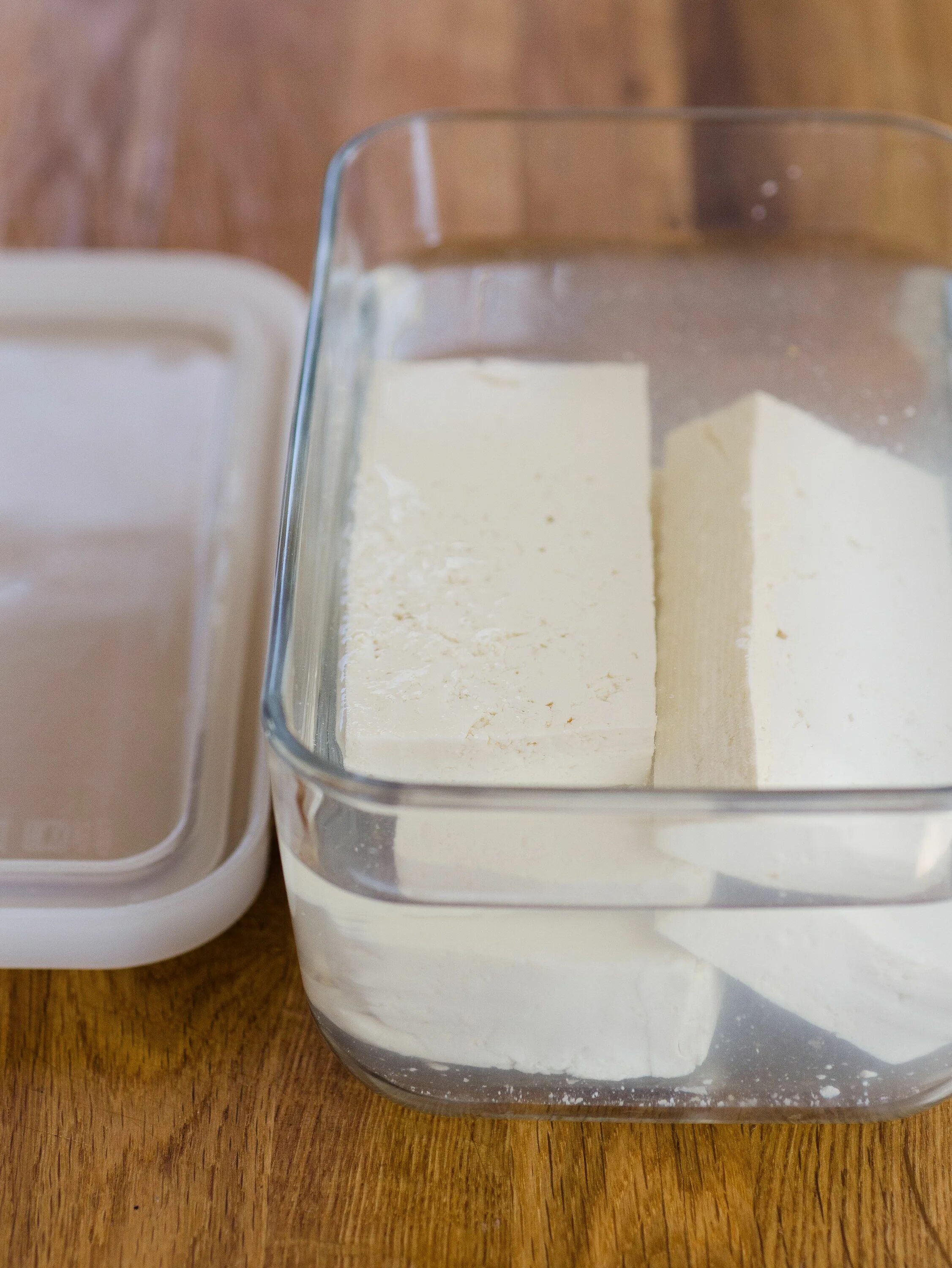 Как сохранить сыр в холодильник свежим. Замороженный тофу. Сыр тофу хранение. Заменитель тофу. Как хранить тофу.