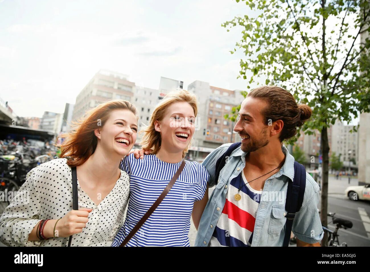 Девушка знает английский. Are you friends german. Are you friends german. Are you friends german. Good friendship.