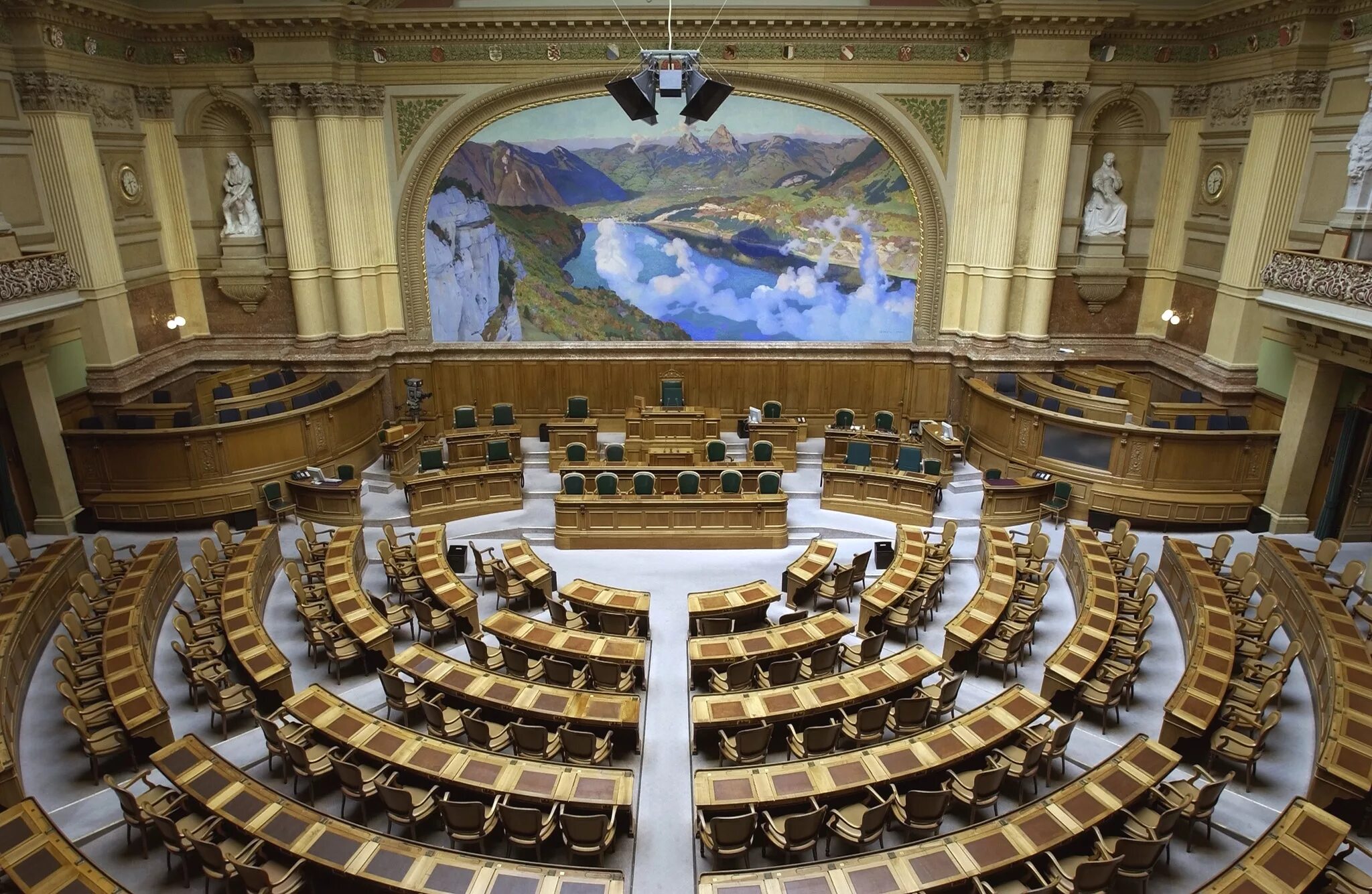 Как называется парламент нашей страны. Национальный совет Швейцарии. Совет кантонов Швейцарии. Зал заседаний национального совета Швейцарии. Двухпалатный парламент Швейцарии.