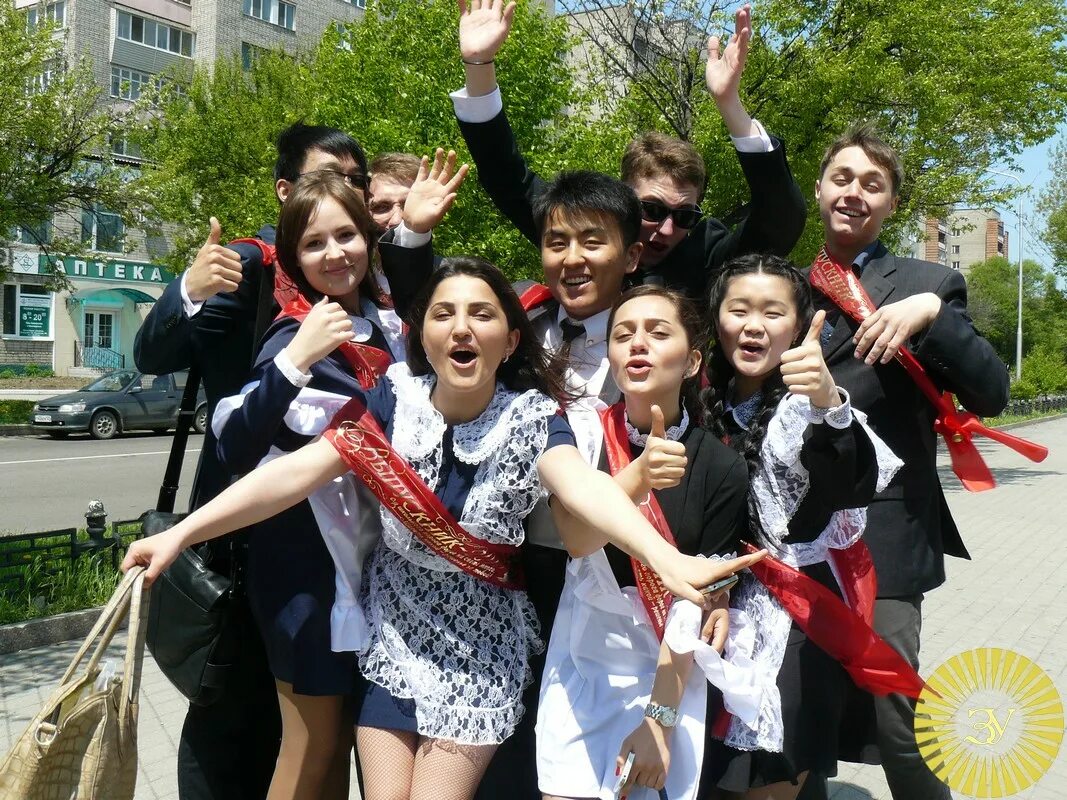 школа 32 уссурийск. выпускной 2018 год. рус школа 2022 выпускники. выпускники 11 класса. 25 школа альметьевск.