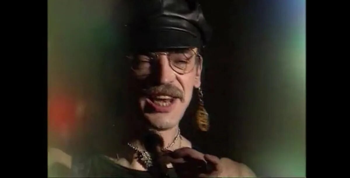 Михаил боярский в кожаном костюме. Михаил боярский бизнесмен. Михаил боярский бизнесмен. Боярский бизнесмен клип. Михаил боярский робинзон.