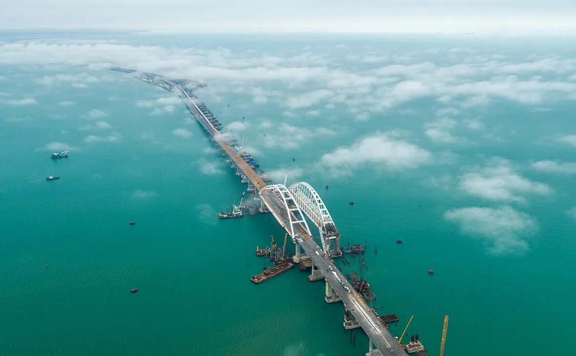 Мост через Керченский пролив. Крымский мост Керченский пролив. Крымский мост с высоты птичьего полета. Крымский мост Керчь. Крымский мост сегодня время