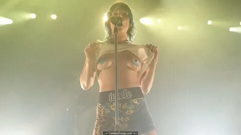 #flashes Lo. #flashes lo. #flashes rexposedinpub. #flashes... #flashes...