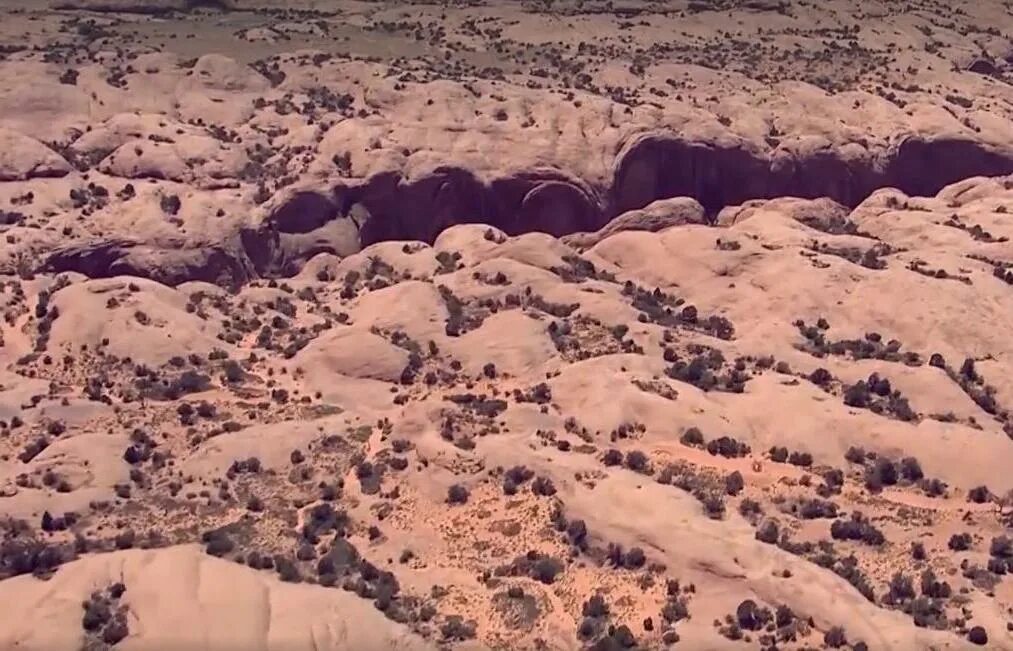 Биологи обнаружили удивительное явление. Юта штат пустыни. Монолиты пустыни Юта. Неизвестный монолит в пустыне Юта 2020. Столб в пустыне Юта.
