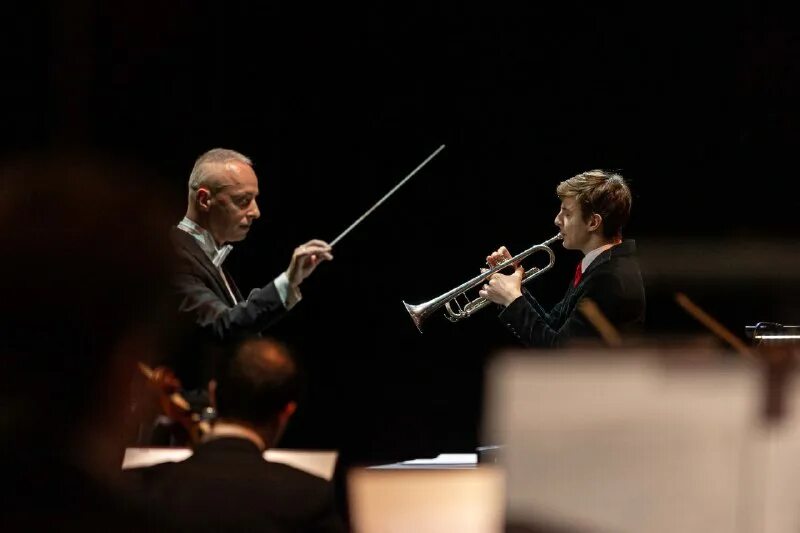 Народный коллектив духовой оркестр кдц московский. Симфония победы ричард калий. Симфония победы. Симфония победы. Симфония победы.