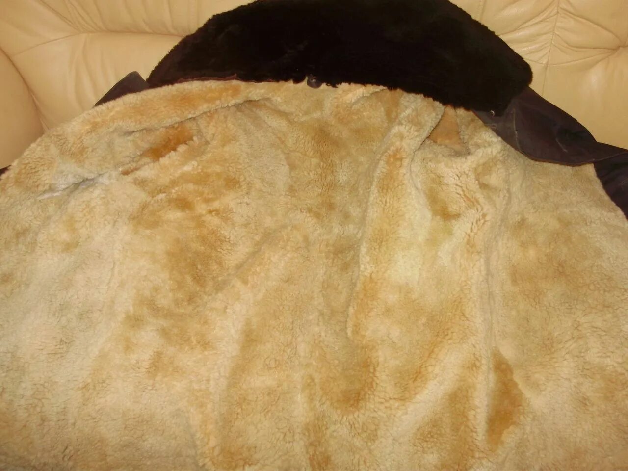 Воротник из овчины. Овечья шкура на сиденье автомобиля. Овчина меховая. Овечья накидка. Овчина авито.