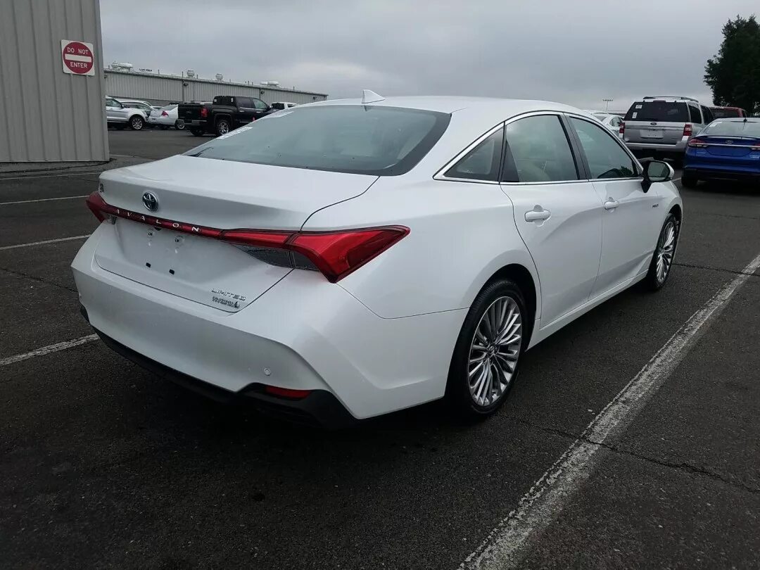 Toyota Avalon 2018. Toyota Avalon 2018 седан. Тойота Авалон 2018 белый. Тойота Авалон 2021 белая. Toyota 2018 купить