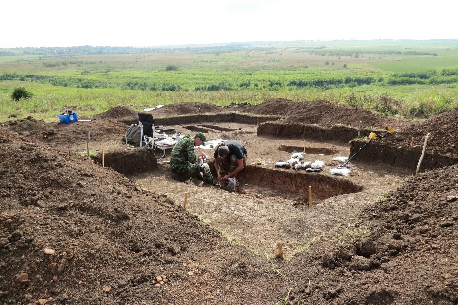 раскопки в суздальском ополье. культура плиточных могил в забайкалье. могильник село чистополье крым. плиточные могилы могойтуйского района. село могильников.