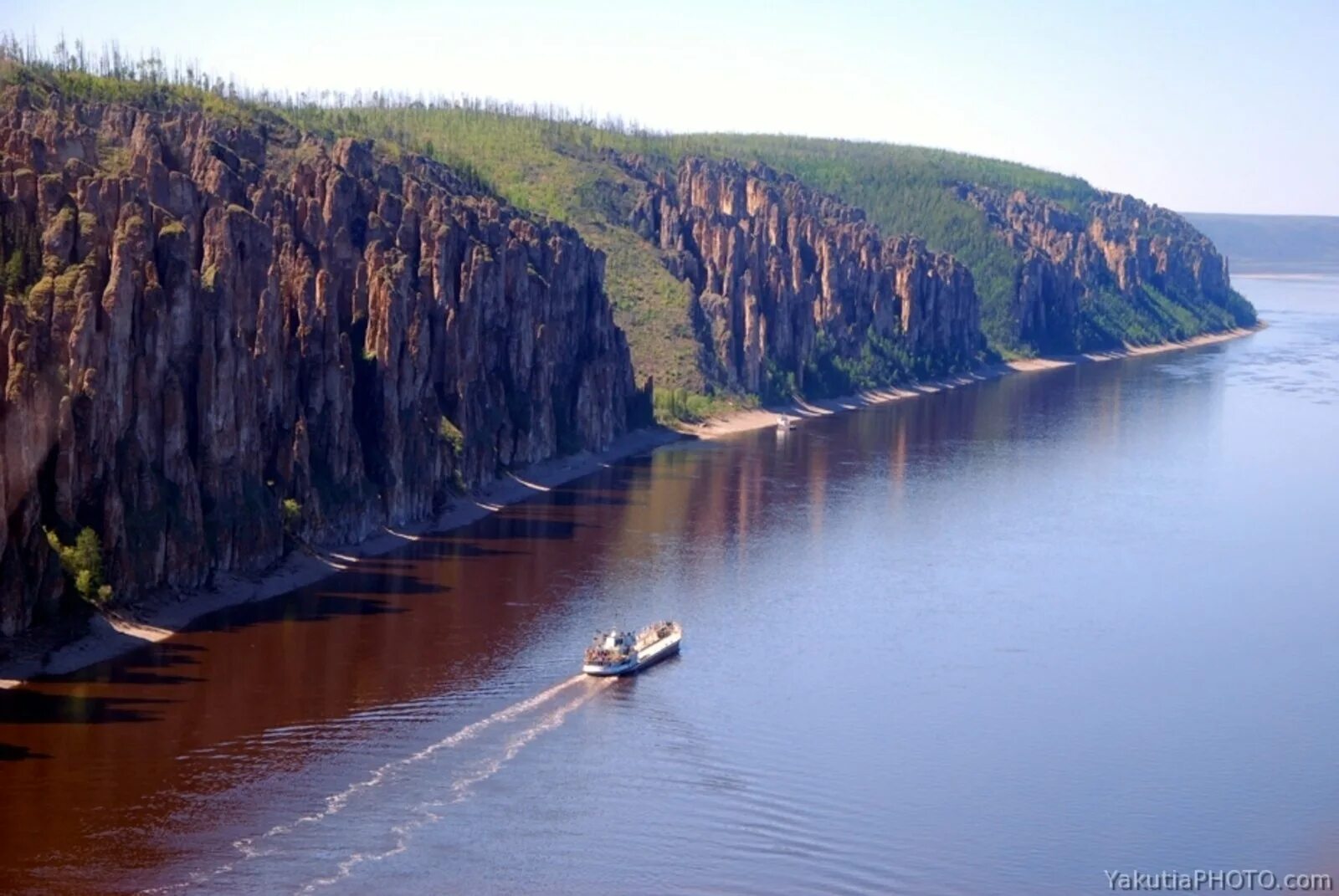Река Лена. Река Лена в Якутии. Река Лена Ленские столбы. Сибирь река Лена. Лена возле якутска