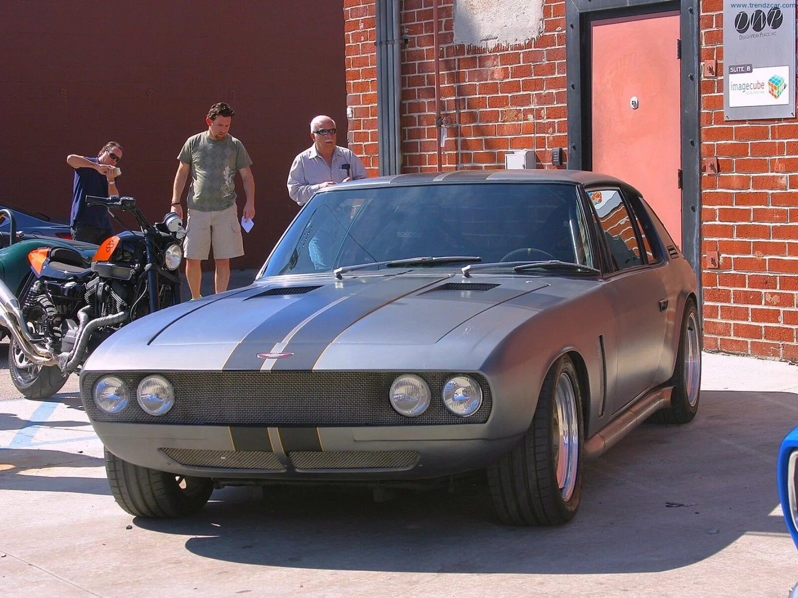 6 4 car. Jensen Interceptor Форсаж 6. Дженсен интерцептор. Дженсен интерцептор 1971. Форд Мустанг Доминика Торетто.