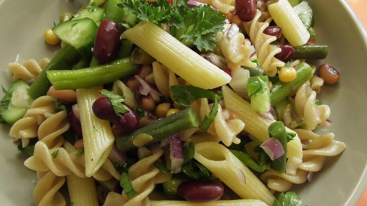 фасоль спагетти. макароны с курицей и фасолью. салат с макаронными изделиями. макароны с фасолью. макароны с фасолью.