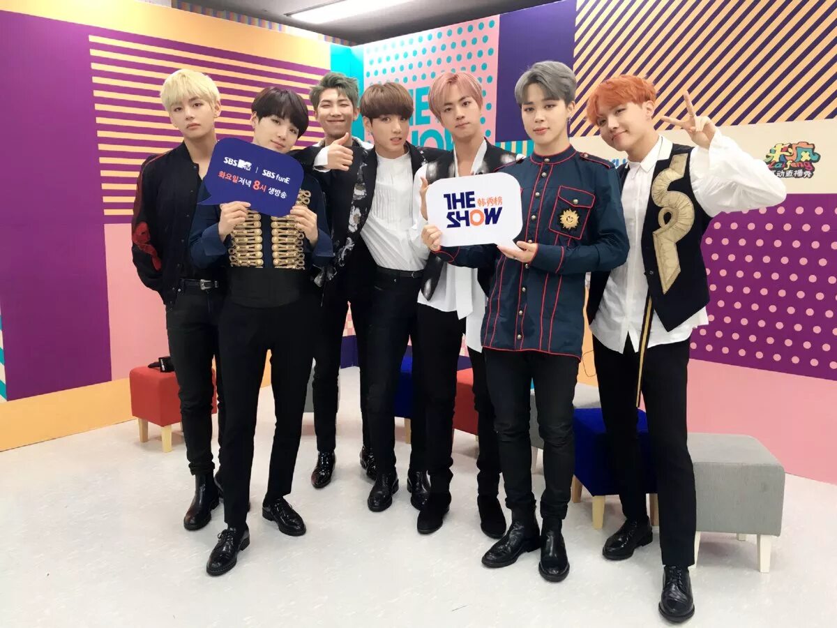 Шоу джеймса кордена bts 2021. Эллен дедженерес ведёт шоу бтс. Бтс на шоу грэма нортона. Бтс на шоу эллен. Let's bts 2021.